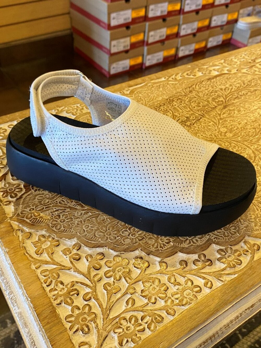 Saydo - Rhea Off White - Multiple Sizes (NEW W/ BOX)